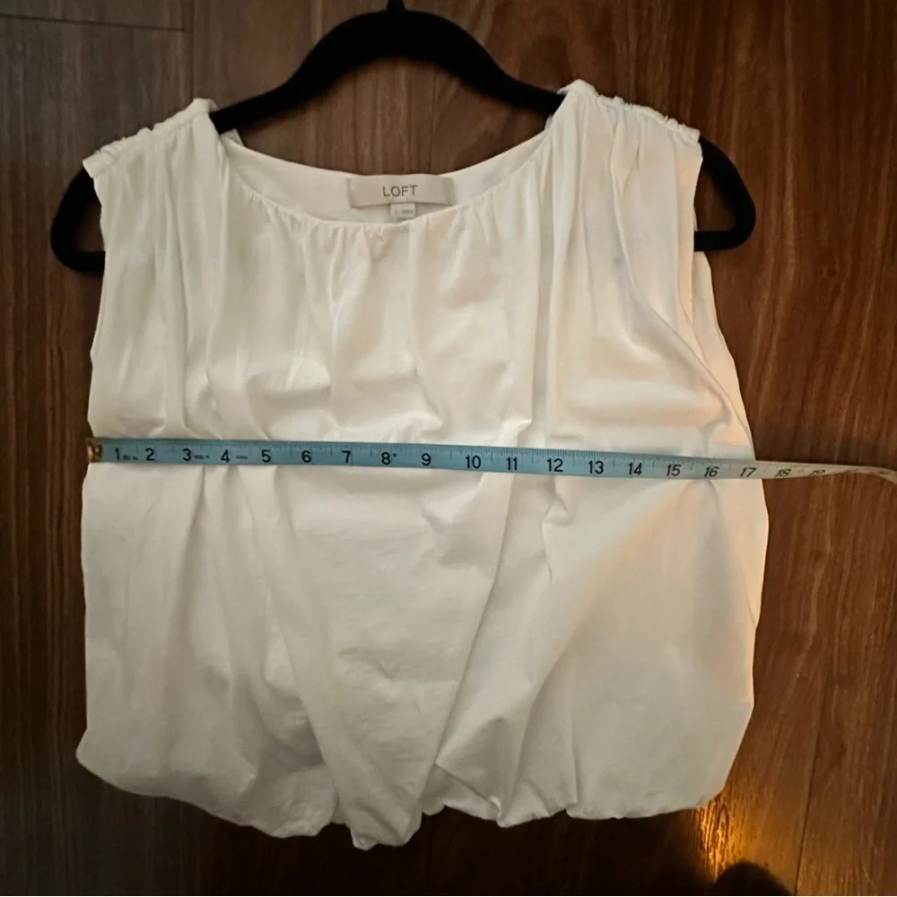 LOFT Ivory White Bubble Hem Pleated Blouse Sz S Cotton - Picture 6 of 9